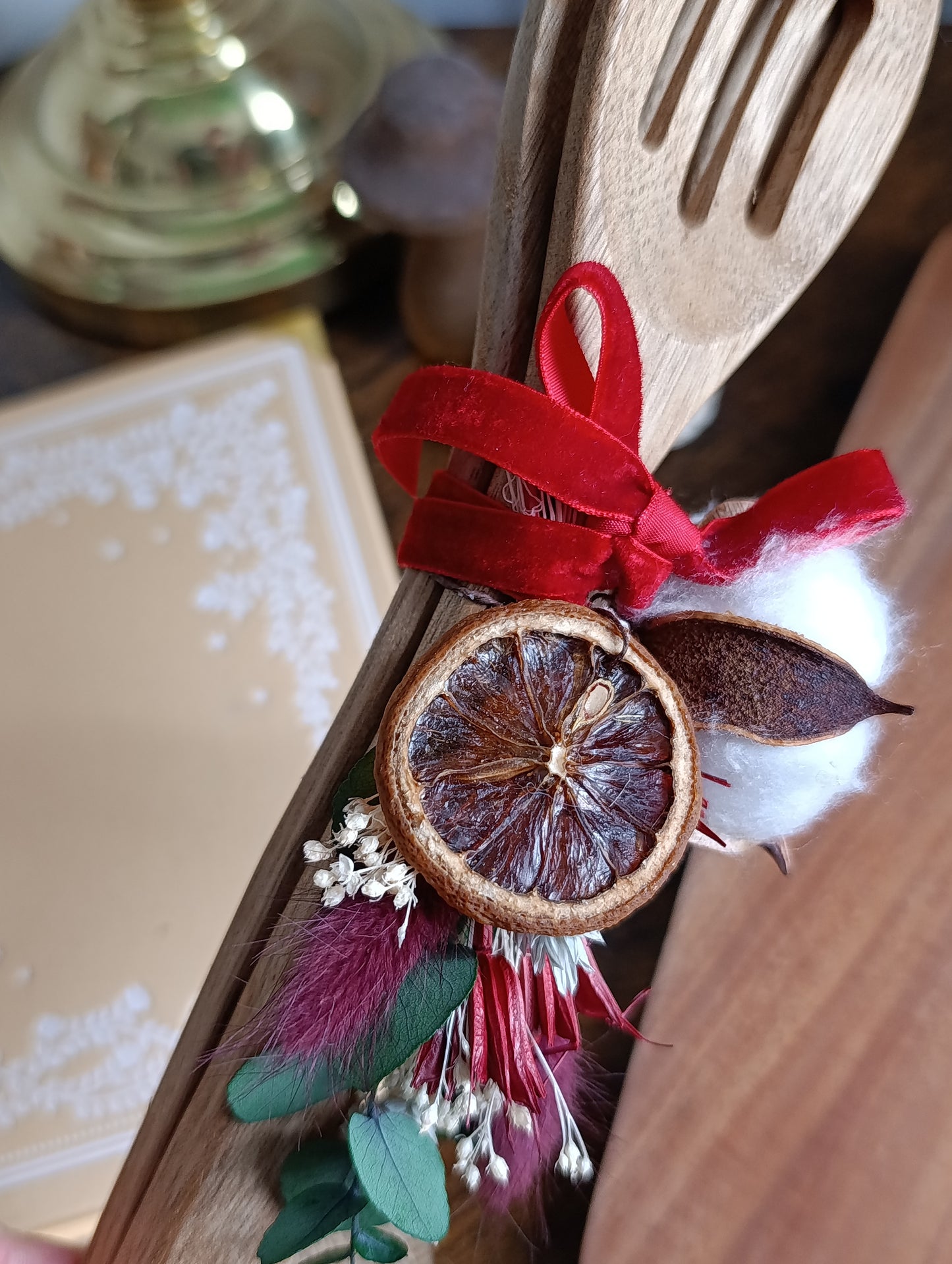 close up détail couverts bois orange séchée