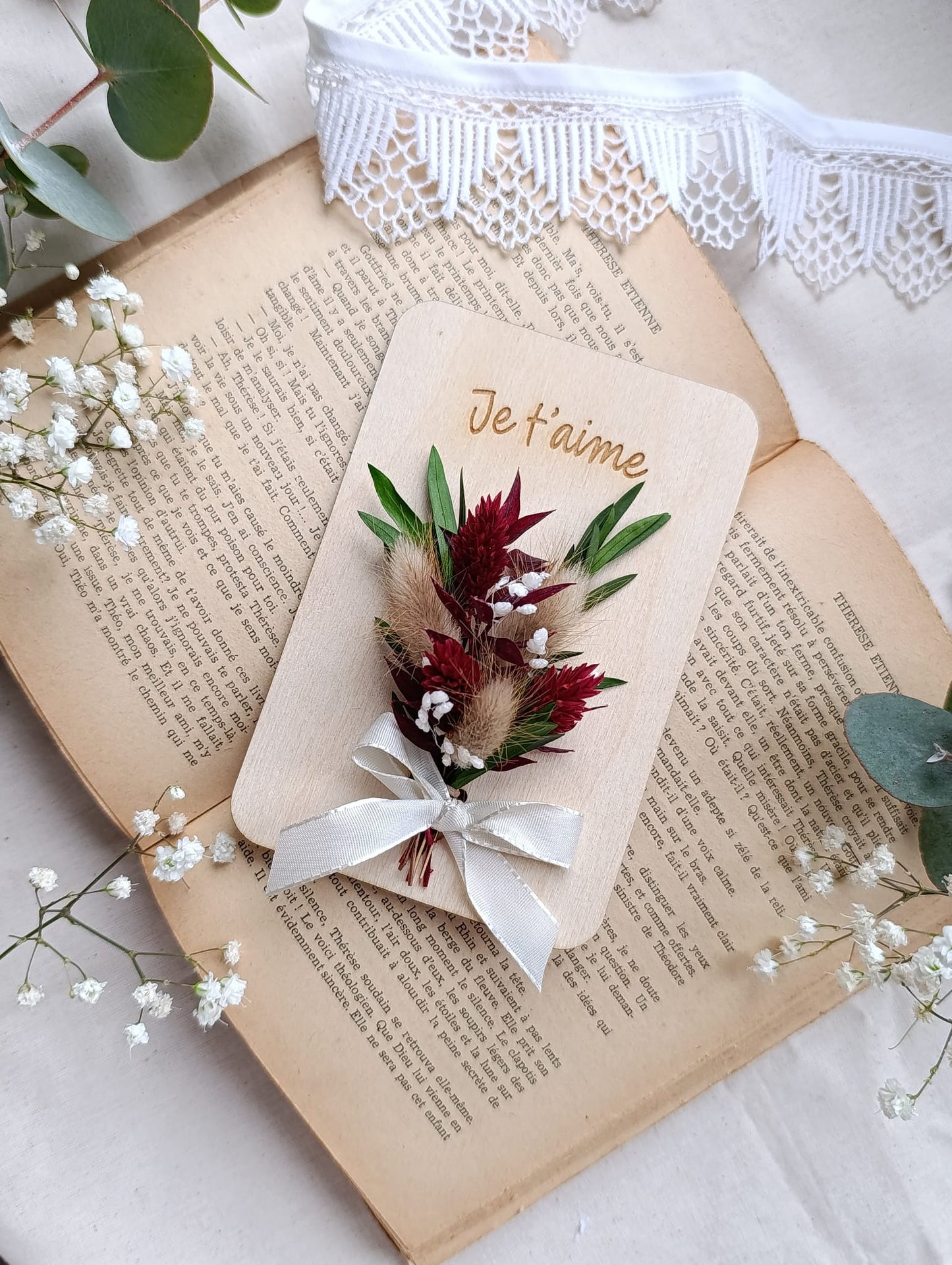 Carte fleurie en bois