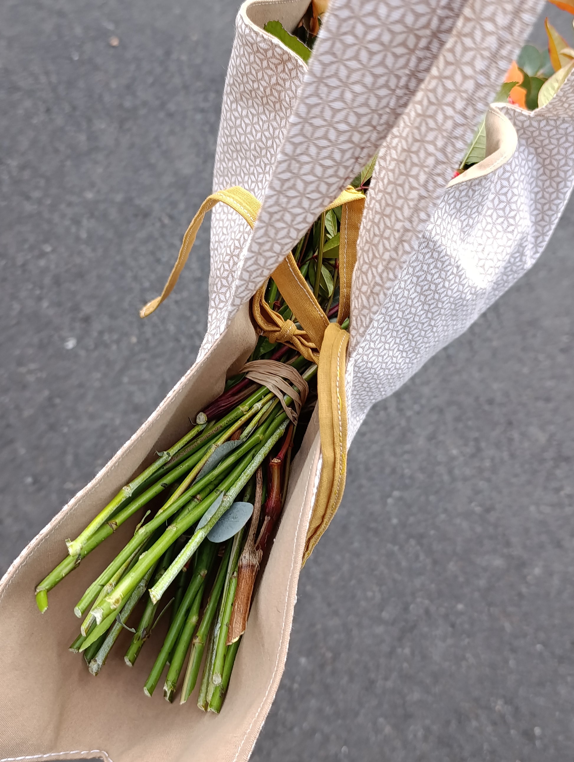 sac a bouquet avec fleurs