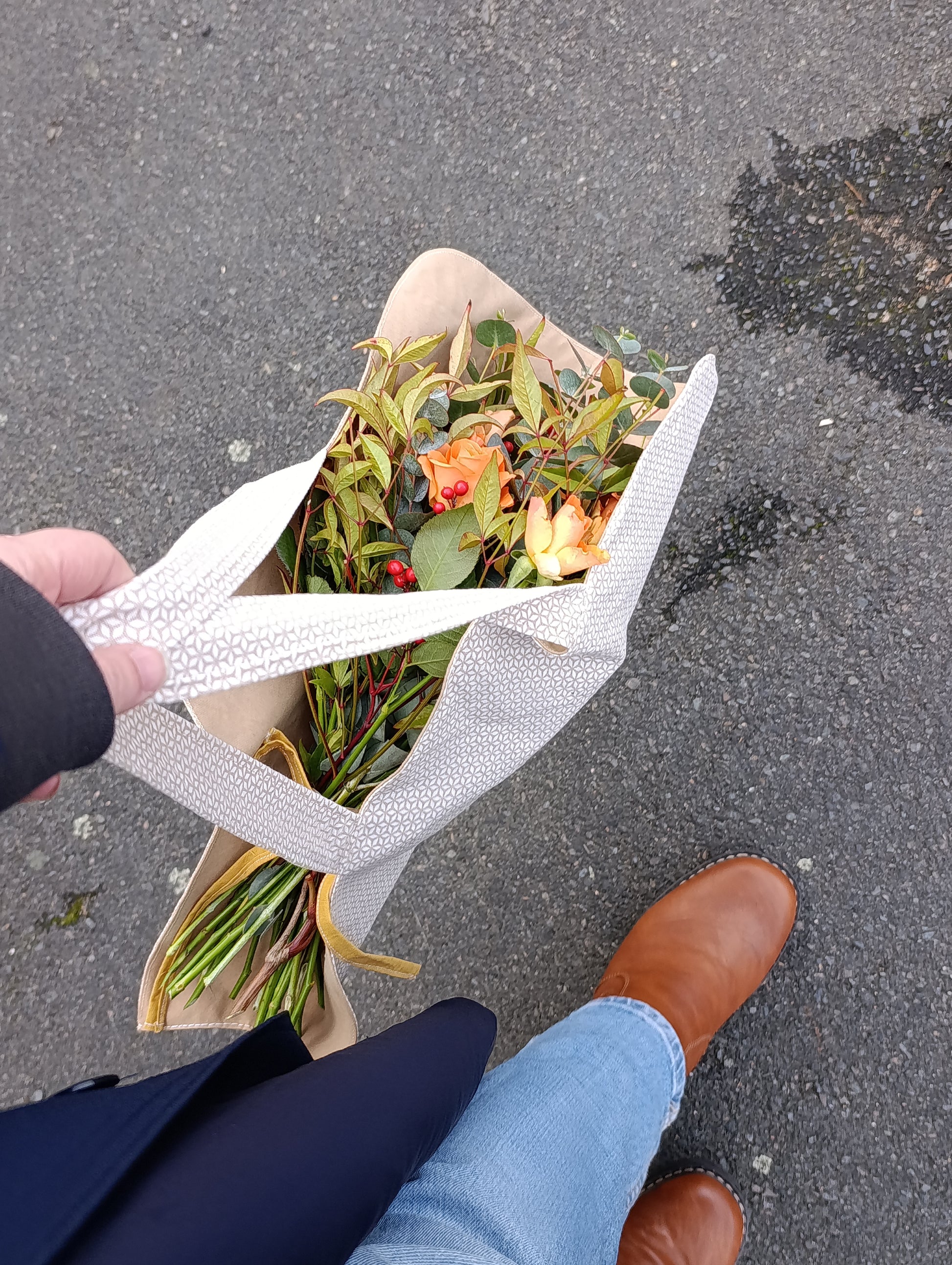 Sac a bouquet à la main