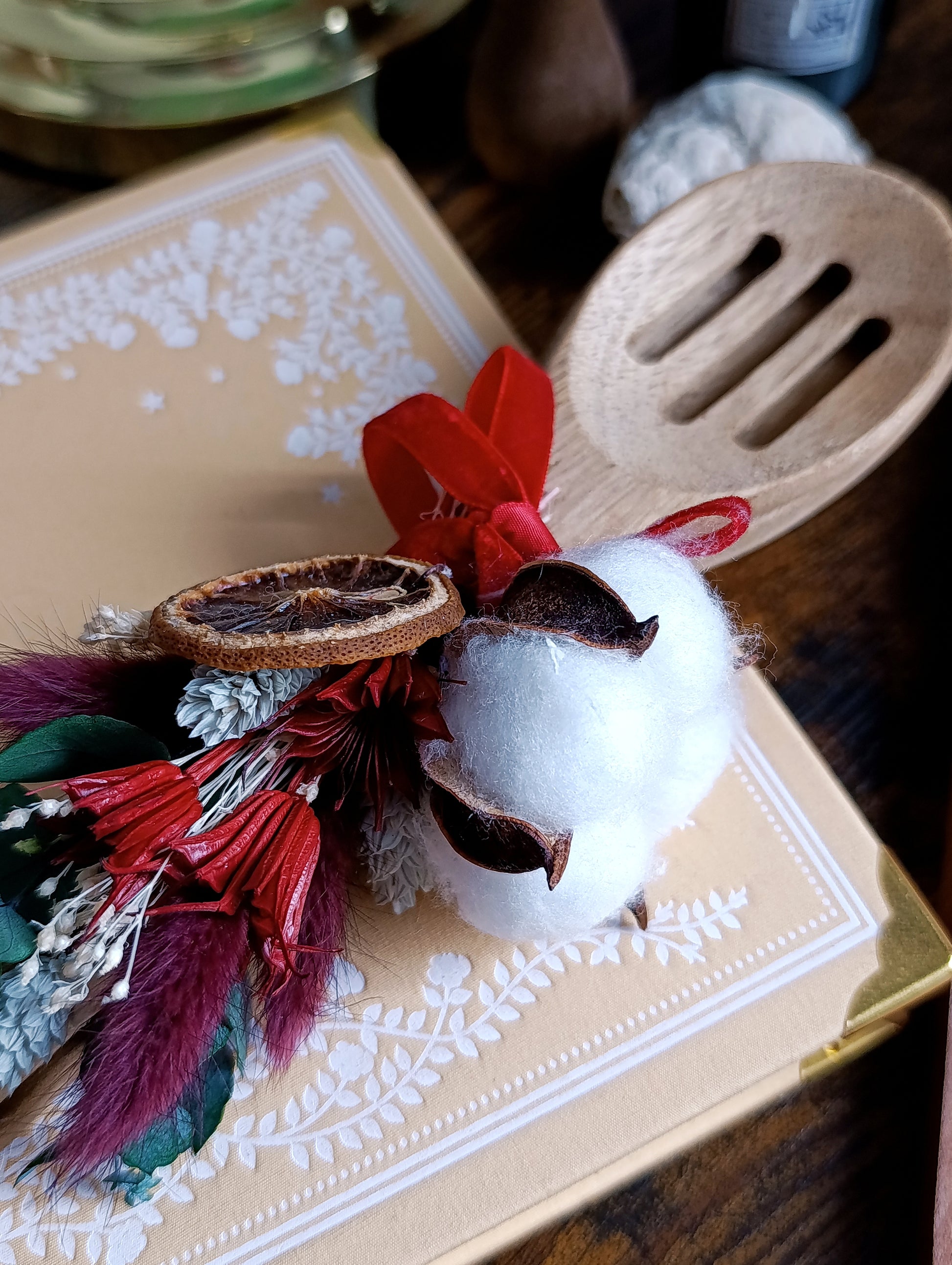 couverts en bois fleurs séchées et coton