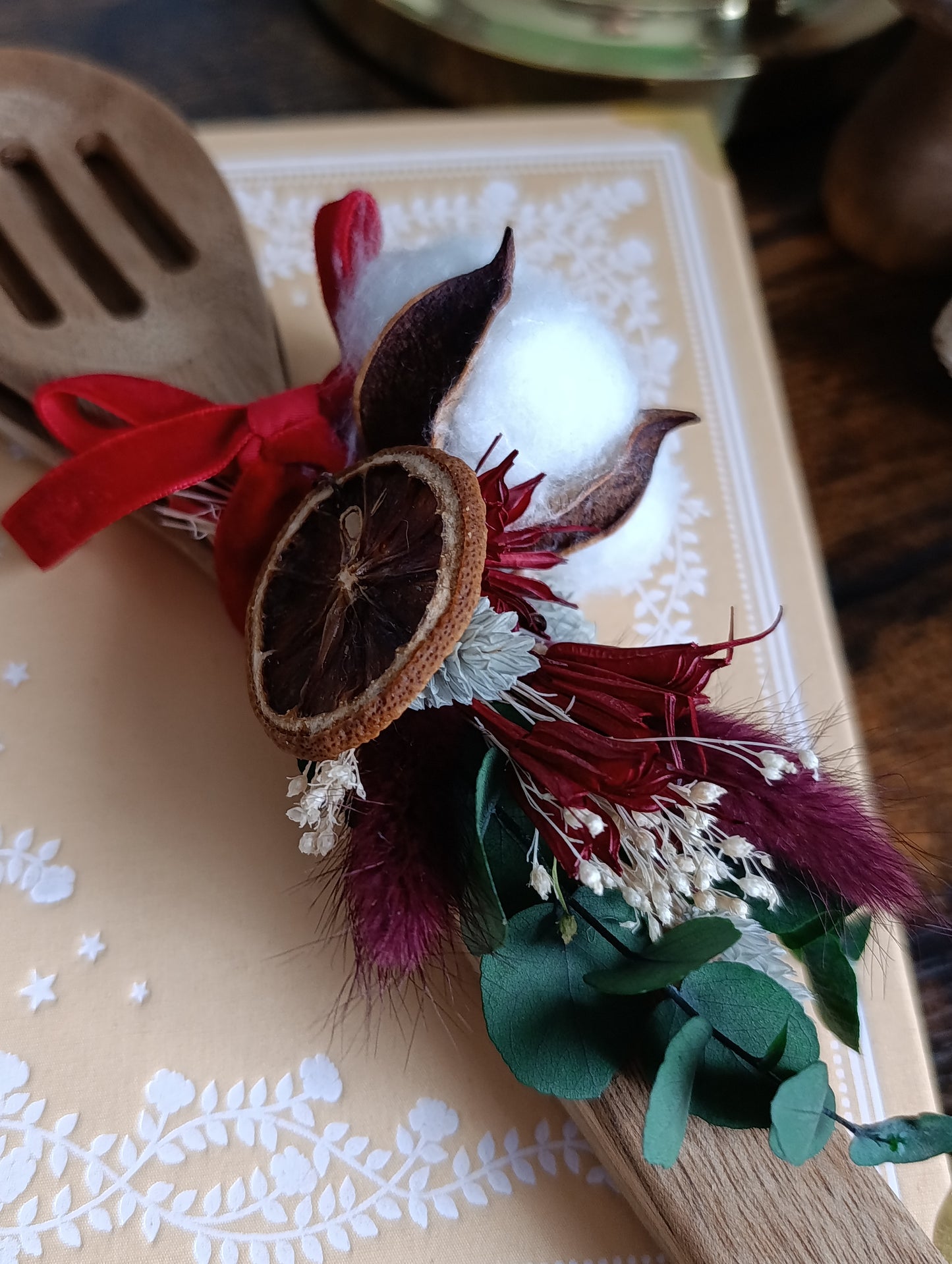 couverts bois fleurs séchées de près