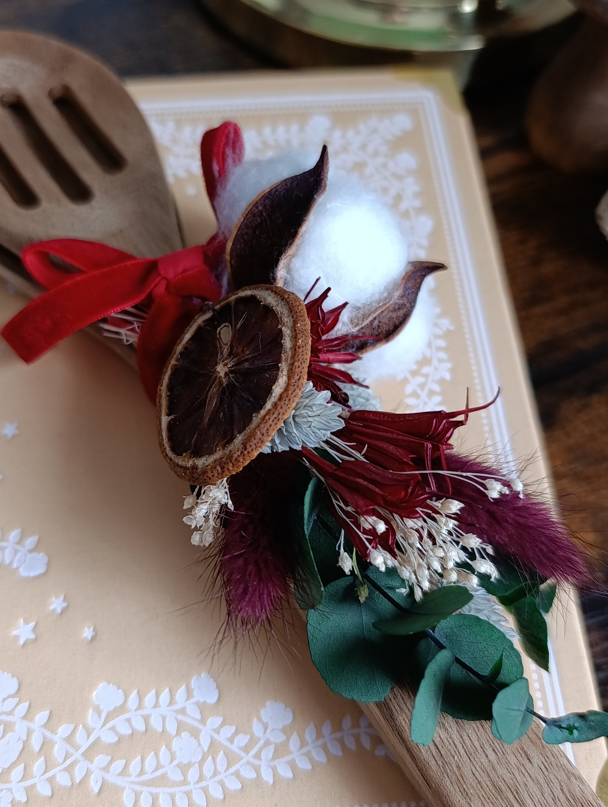 couverts bois fleurs séchées de près