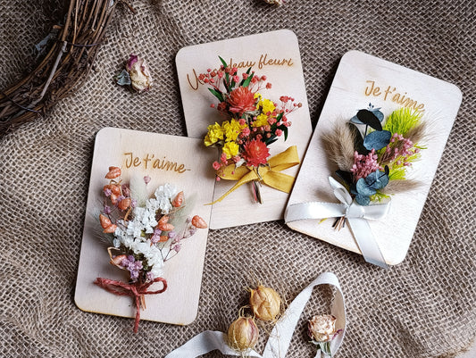 Carte fleurie en bois