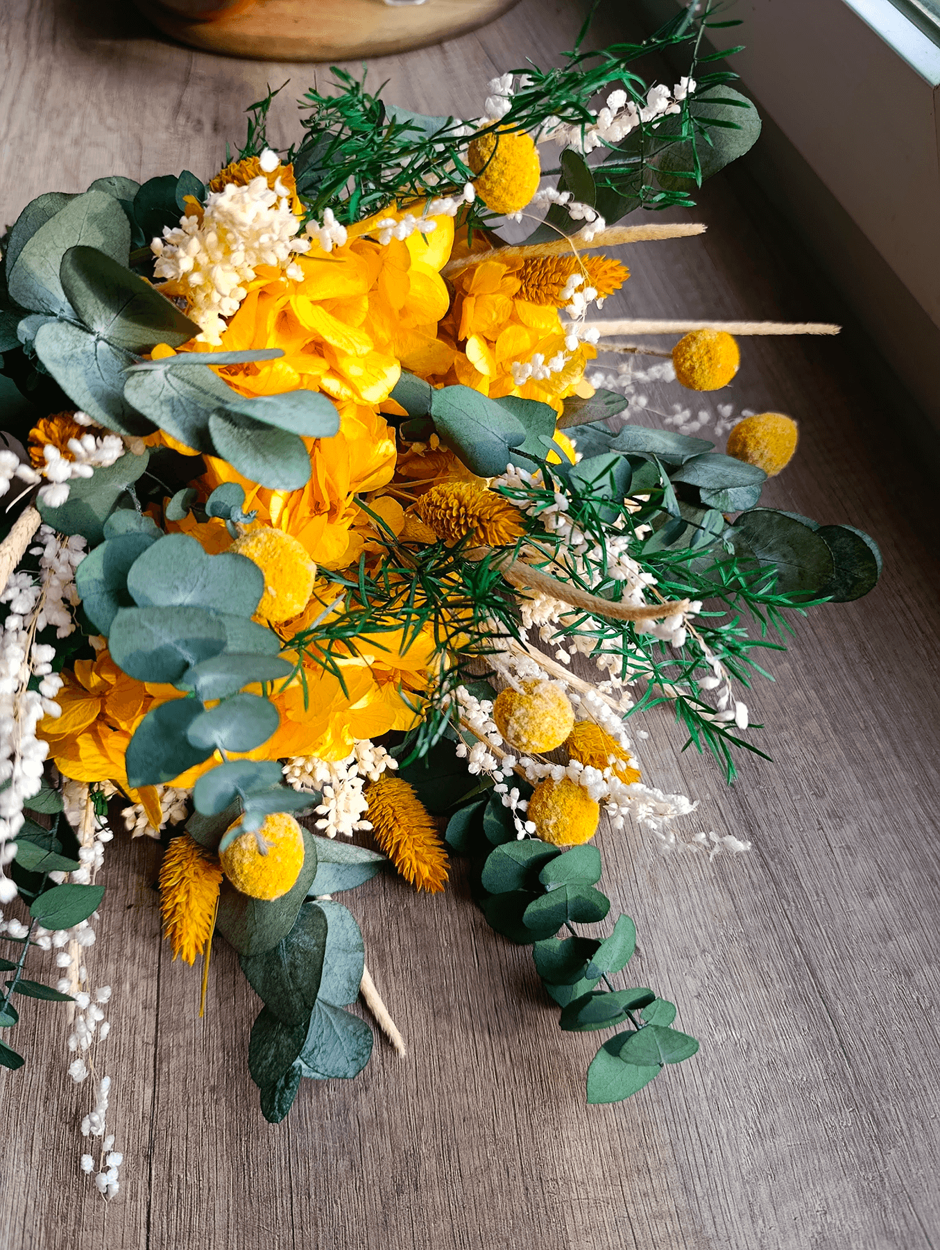 Service freelance labo bouture avec beau bouquet jaune et vert